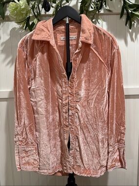 #813 WE THE FREE Peach Blush Velour Ruched Button-Down Shirt